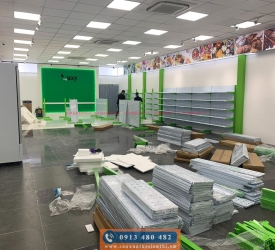 Lắp đặt kệ siêu thị cho cửa hàng Luxy Mart Phan Văn Trị
