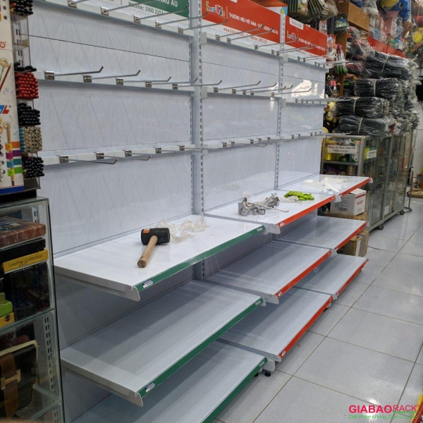 Kệ siêu thị đơn lưng tôn kín 
